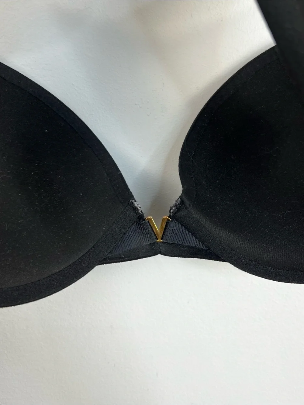 Victorias Secret black gold tone metal v smooth padded underwire push up bra 36B - Picture 5 of 12
